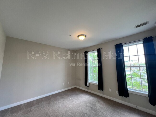 Building Photo - 215 N 18th St