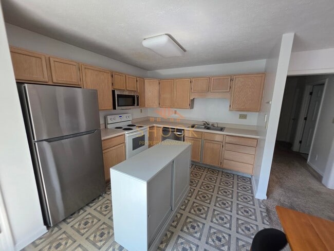 Building Photo - 2940 Horizon Dr