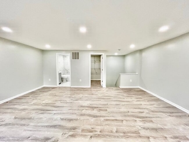 Building Photo - 60 Whitechurch Ct