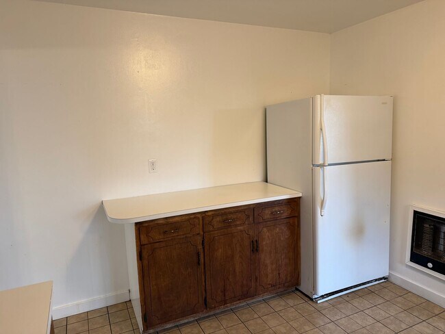 Building Photo - Updated 4 bedroom, 1 bath home in Eugene!