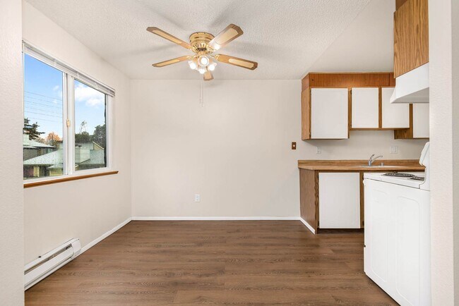 Building Photo - 2020 Grant Ave S