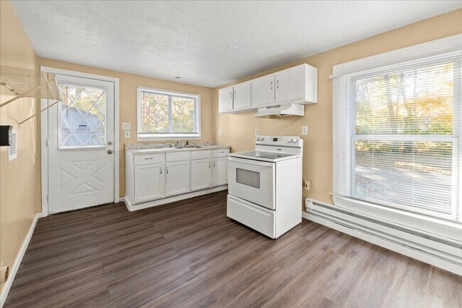 Building Photo - 4159 N Ridgeview Dr