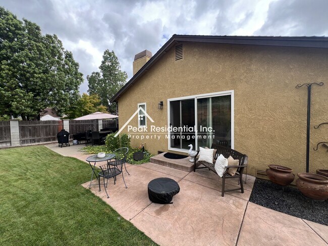 Building Photo - Wonderful 3bd/2ba Orangevale Home with 2 C...
