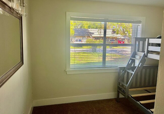 Building Photo - 309 Kepner Dr NE