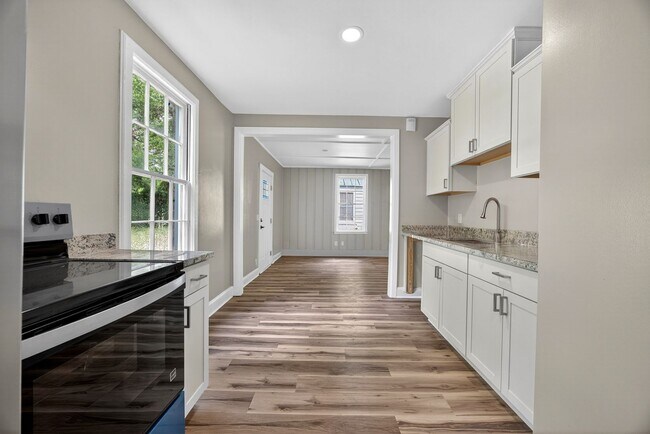 Building Photo - Renovated & Move-In Ready Ranch in Rosewood!