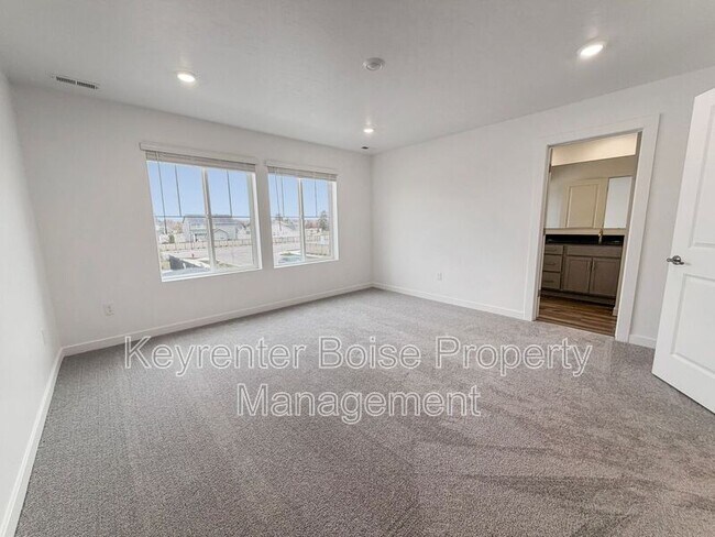 Building Photo - 4100 W Cirrus Ln