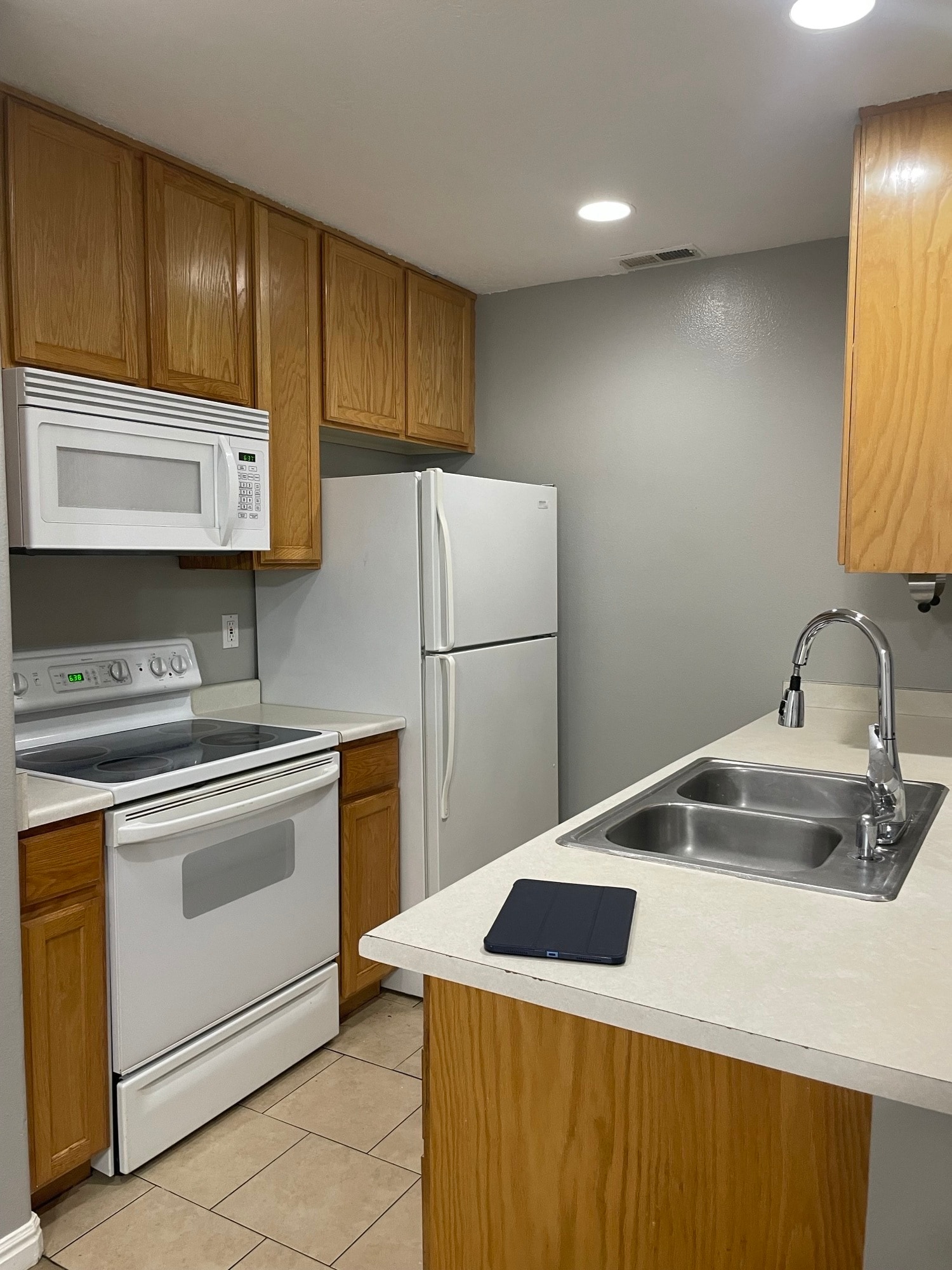 Building Photo - 1420 W Salvia Pl