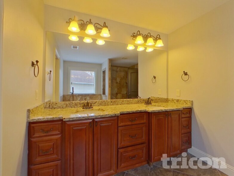 Building Photo - 1821 Binnies Way