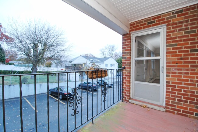 Building Photo - 77 Webb Ave