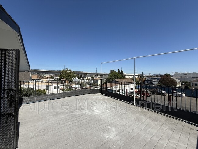 Building Photo - 806 52nd Ave
