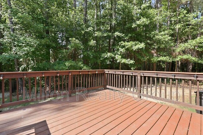 Building Photo - 80 Valor Cir