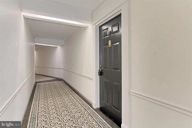 Building Photo - 5901 Mt Eagle Dr