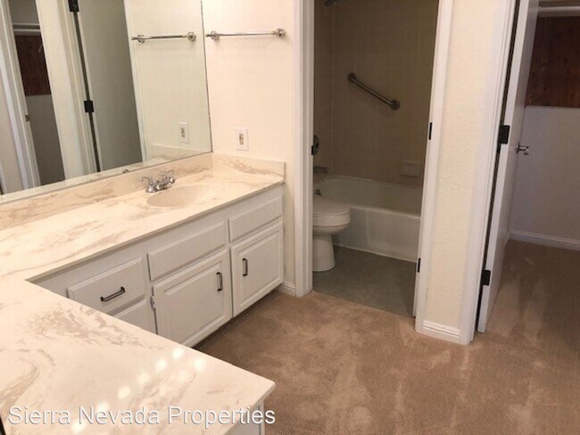 Building Photo - 2 br, 2 bath House - 3095 Lakeside dr #313