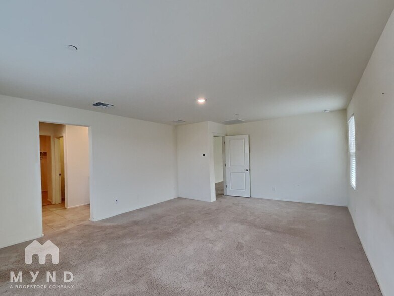 Building Photo - 13057 N Loralei Dr