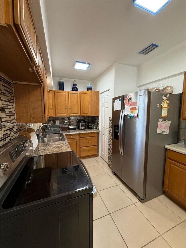 Building Photo - 3 bedroom in Miami Gardens FL 33054