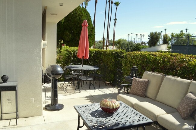 Building Photo - Hollywood Glam in Palm Springs. Furnished,...