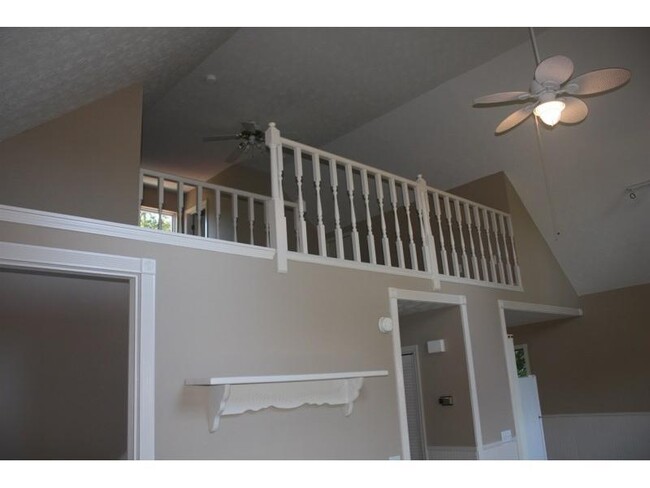 Building Photo - 3836 Clubhouse Dr