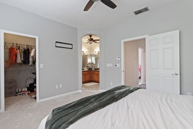 Building Photo - West Meadows 3 Bedroom Townhome Awaits!