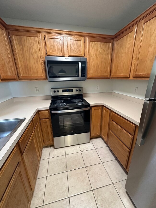 Building Photo - 3127 N Kensington Ct