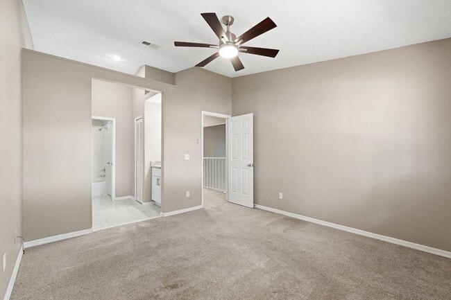 Building Photo - 3 bedroom condo