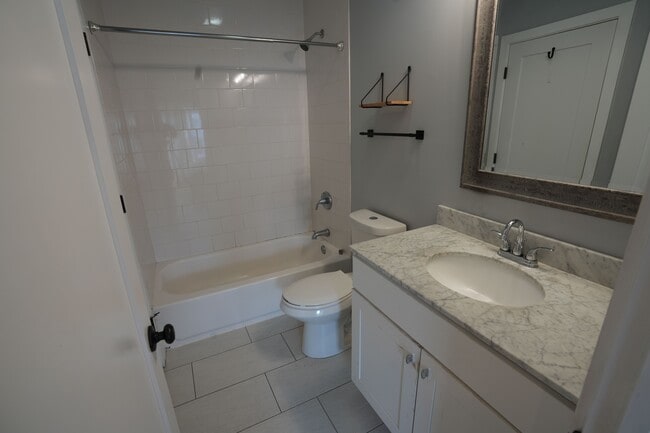 Building Photo - 341 Cantrell St