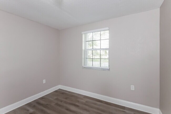 Building Photo - 1001 SW 25th Ave