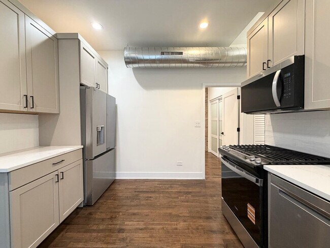 Building Photo - 1110 S Western Ave