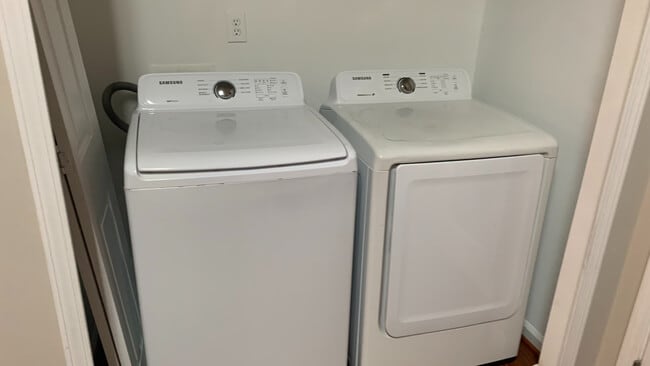 Building Photo - Room in Townhome on Plank Bridge Way