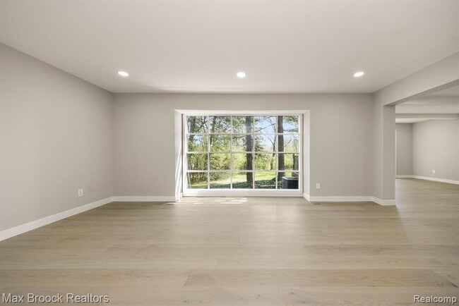 Building Photo - 5240 Clarendon Crest St