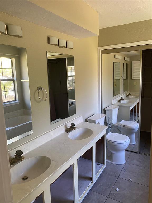 Building Photo - 1901 Terisu Cove