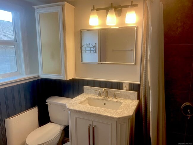 Building Photo - 534 Hoover St