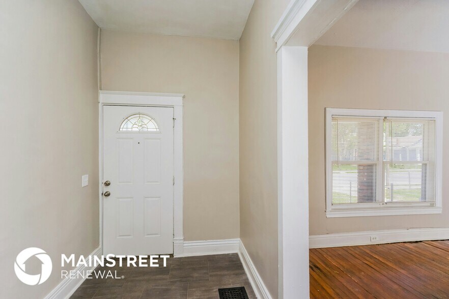 Building Photo - 3630 River Park Dr