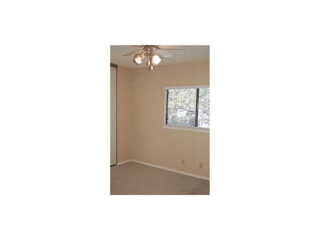 Building Photo - 1403 Bullhill Cove