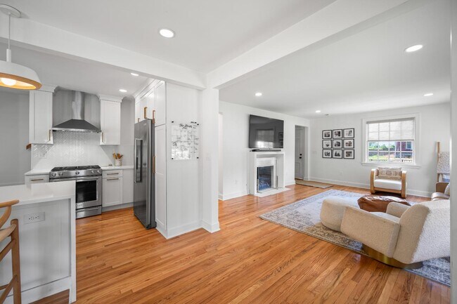 Building Photo - 3183 Parthenon Ave