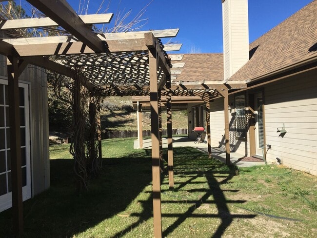 Building Photo - 3 Bed 2 Bath House in Bear Valley Springs!