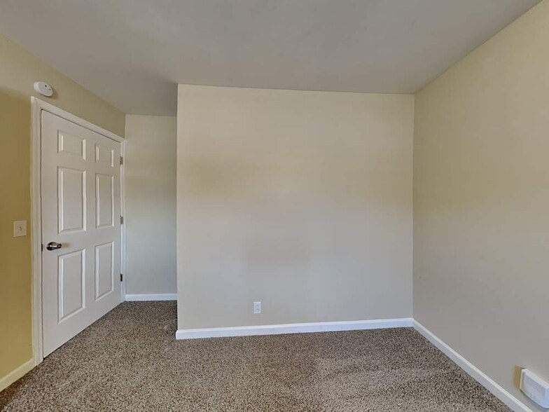 Building Photo - 3837 Buena Vista Pike