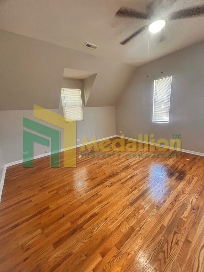Building Photo - 4700 W Monroe St