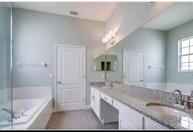 Building Photo - 205 Redbud St