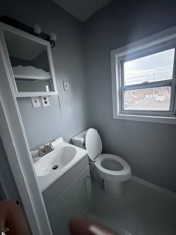 Building Photo - 504 Spellman St