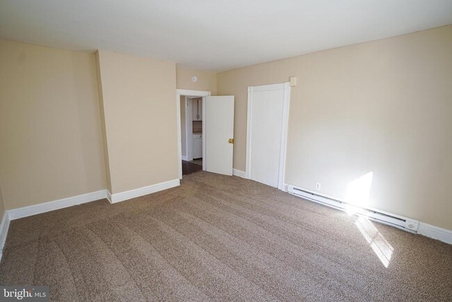 Building Photo - 303 E Main St