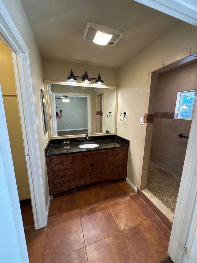 Building Photo - 3730 Twin Oak Ct