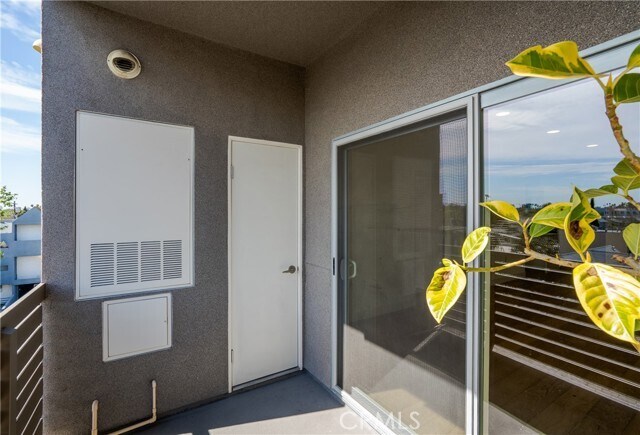 Building Photo - 820 S Wilton Pl