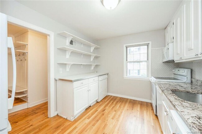 Building Photo - 130 Texas Ave