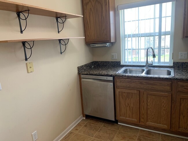 Building Photo - 2-Bedroom, 2-Bath Condo for Lease – Manors of Regency, Shelby Township