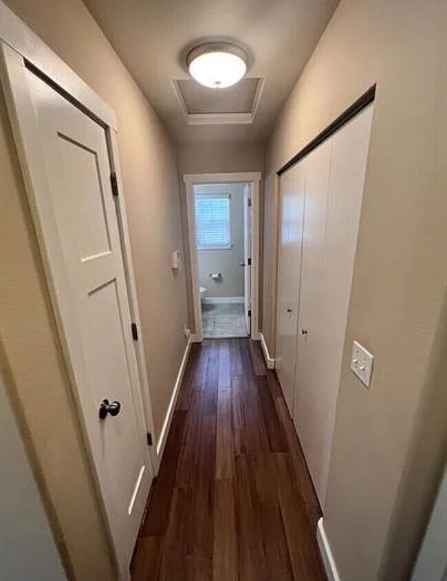 Building Photo - Great Neighborhood 3bd/ 2.5 Avail. Nov. 28th