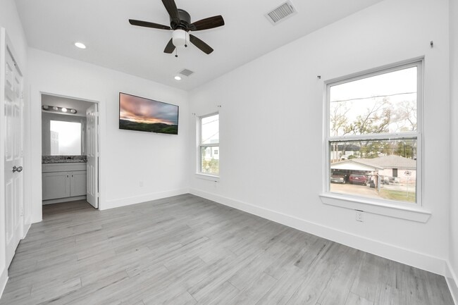 Building Photo - 8305 Prairie View Dr