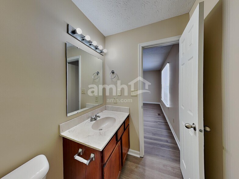 Building Photo - 5640 Rambling Dr