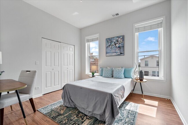 Building Photo - 217 S Bell Ave