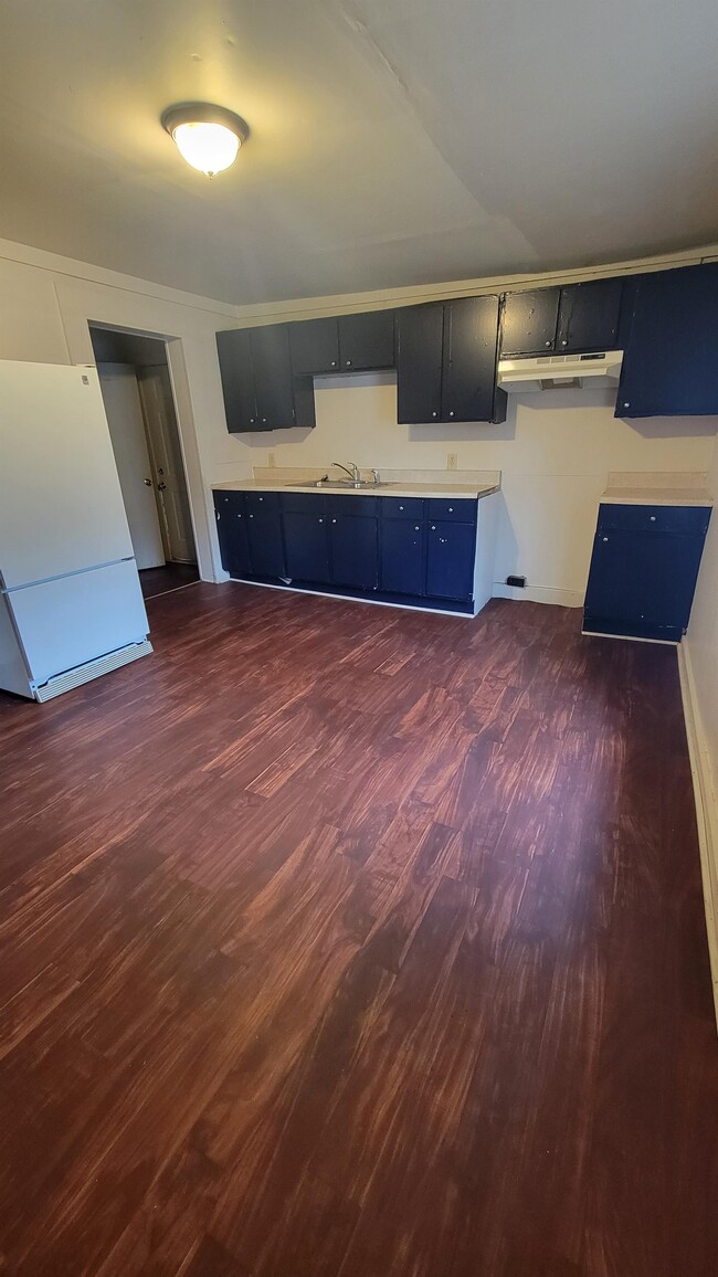 Building Photo - 208 N Hospital St