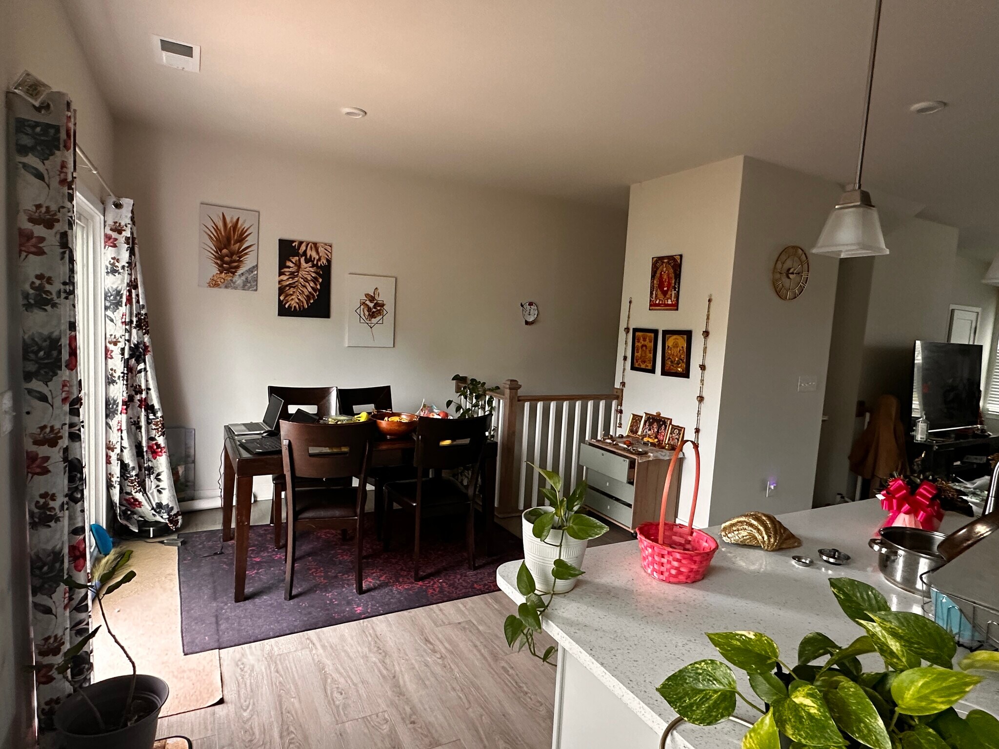 Dining area - 9924 Oaklawn Blvd NW